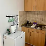 Ela *