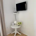 Ela *