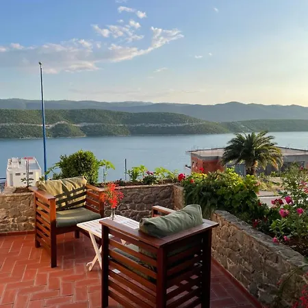 Ela * Neum
