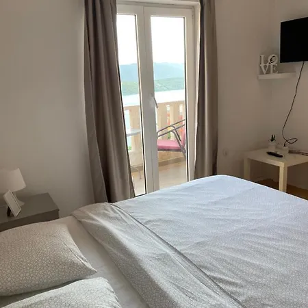 Ela Apartment *