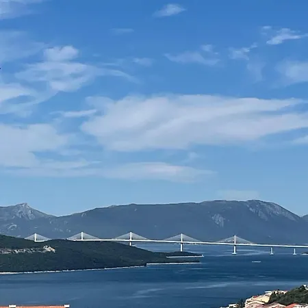 Ela Neum